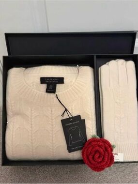 nwt Tahari Cashmere Cable Knit Sweater & Glove Set